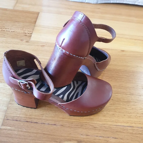 Swedish Hasbeens brown strap sandals/clogs - Picture 1 of 7